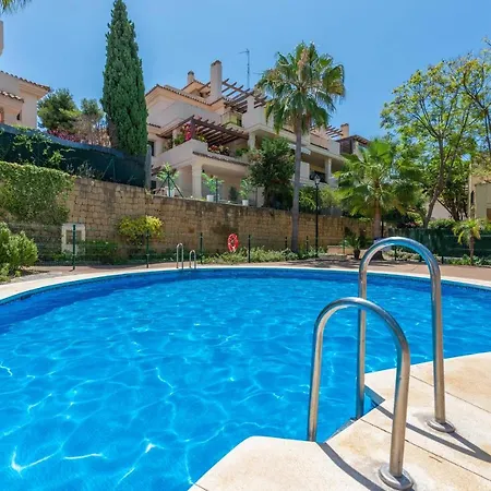 Apartment Modern And Spacious 2 Bdrm Penthouse - 3 Pools And Sea Views Marbella
