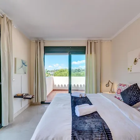 Apartamento Modern And Spacious 2 Bdrm Penthouse - 3 Pools And Sea Views