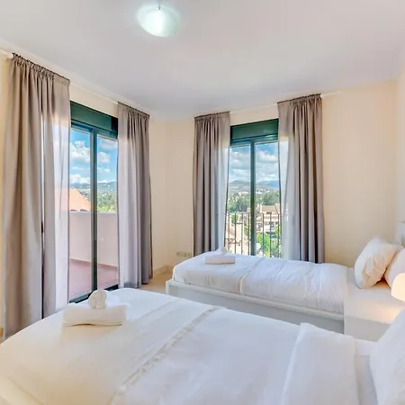 Modern And Spacious 2 Bdrm Penthouse - 3 Pools And Sea Views Apartamento *